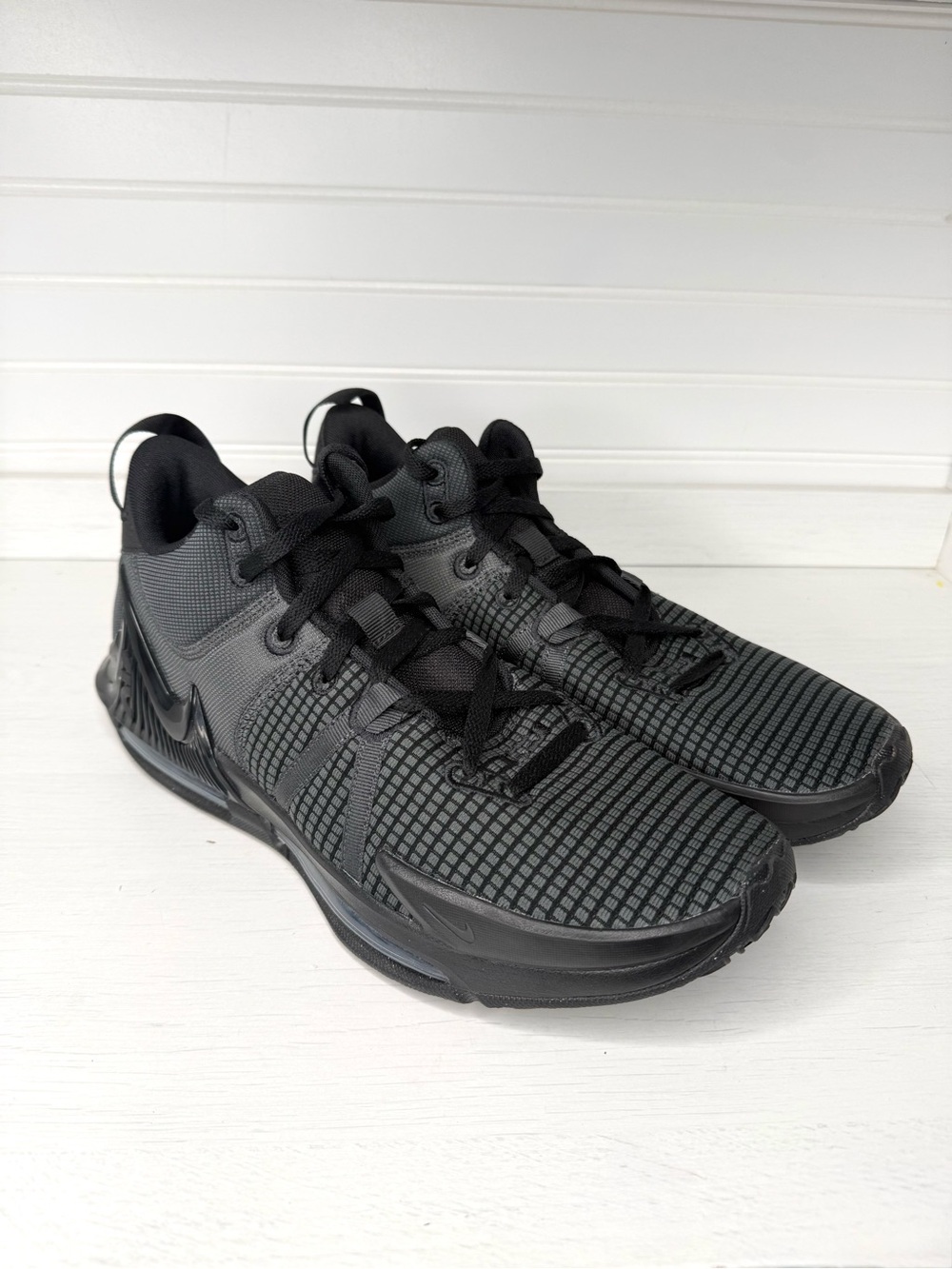 Nike LeBron Witness 7 Low Top Basketball Shoes Black/Gray DM1123-004